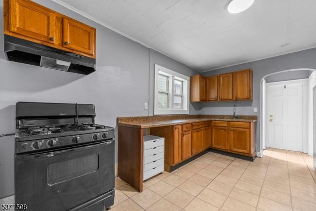 102 Highland Ave, Clifton City, NJ 07011