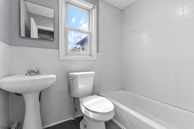 102 Highland Ave, Clifton City, NJ 07011