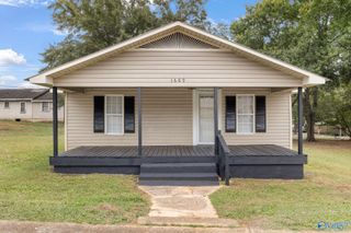 1609 Obrig Avenue, Guntersville, AL 35976