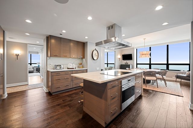 180 E Pearson Street 7203, Chicago, IL 60611