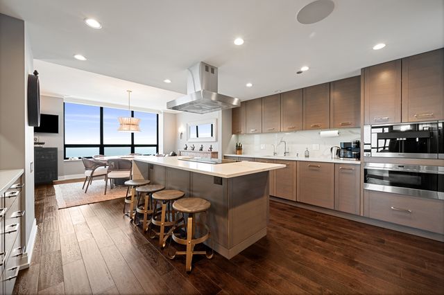 180 E Pearson Street 7203, Chicago, IL 60611