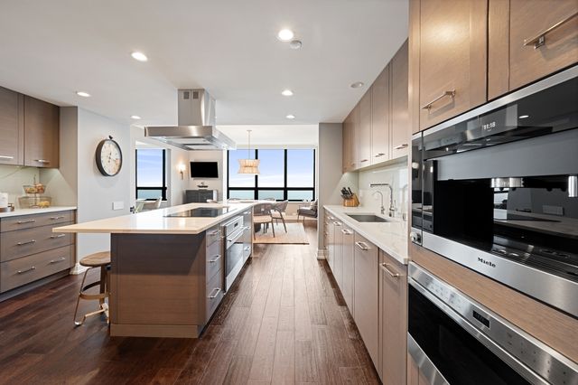 180 E Pearson Street 7203, Chicago, IL 60611
