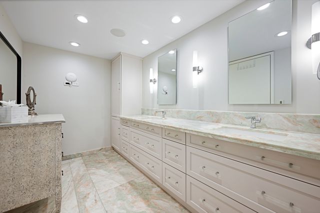 180 E Pearson Street 7203, Chicago, IL 60611