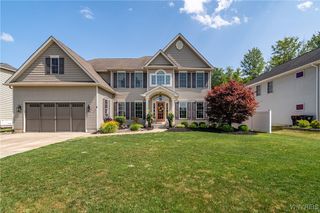 7 Parliament Lane, Lancaster, NY 14086