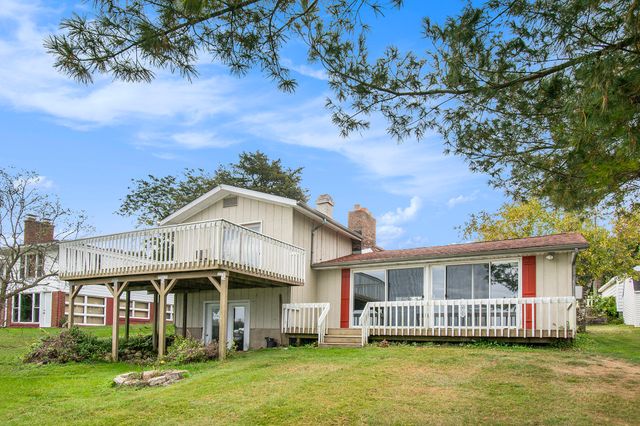 37 Indian Trail, Munith, MI 49259