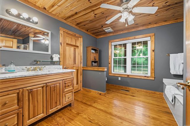 23 Fineza Way, Hot Springs Village, AR 71909