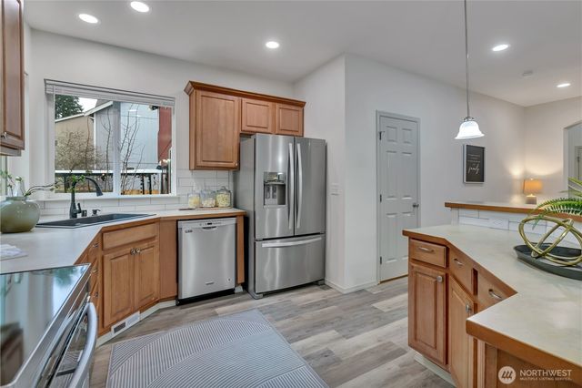 18727 87th Av Ct E, Puyallup, WA 98375