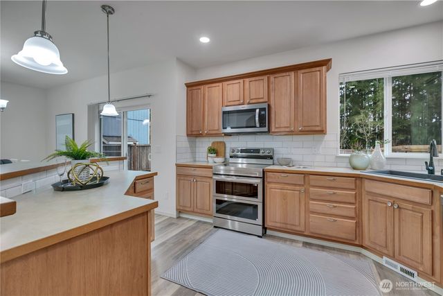 18727 87th Av Ct E, Puyallup, WA 98375