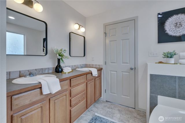 18727 87th Av Ct E, Puyallup, WA 98375