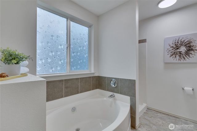 18727 87th Av Ct E, Puyallup, WA 98375