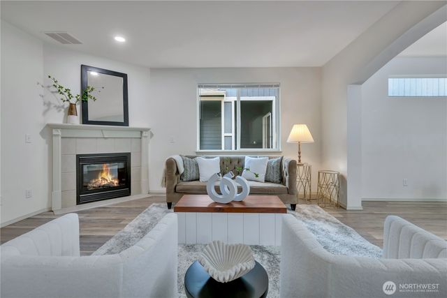 18727 87th Av Ct E, Puyallup, WA 98375