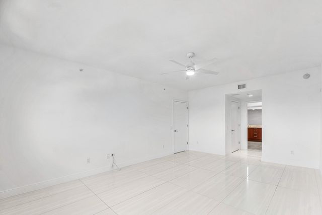 2650 Lake Shore Drive 1005, Riviera Beach, FL 33404