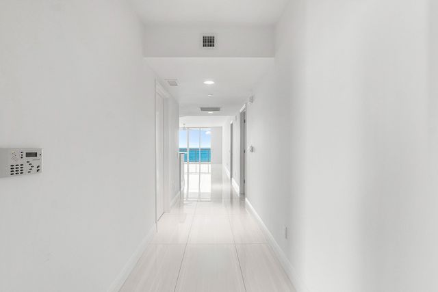 2650 Lake Shore Drive 1005, Riviera Beach, FL 33404