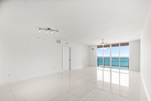 2650 Lake Shore Drive 1005, Riviera Beach, FL 33404