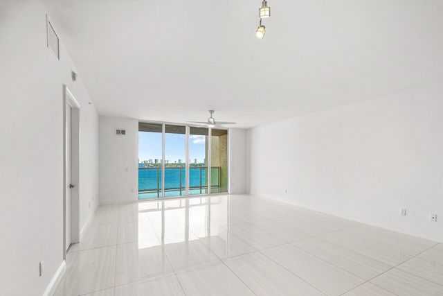 2650 Lake Shore Drive 1005, Riviera Beach, FL 33404