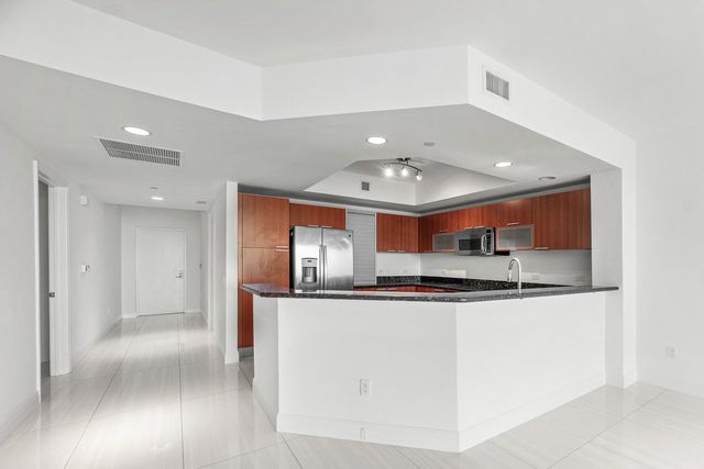 2650 Lake Shore Drive 1005, Riviera Beach, FL 33404