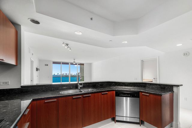 2650 Lake Shore Drive 1005, Riviera Beach, FL 33404