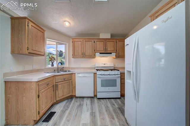 2560 Wheaton Drive, Colorado Springs, CO 80904
