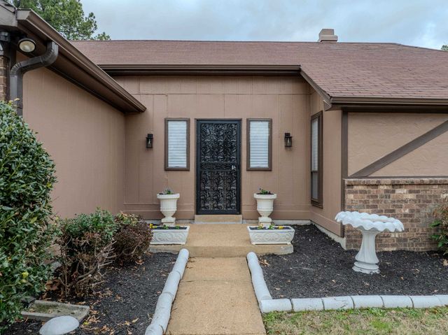 6256 HOLLY PARK DR, Memphis, TN 38141