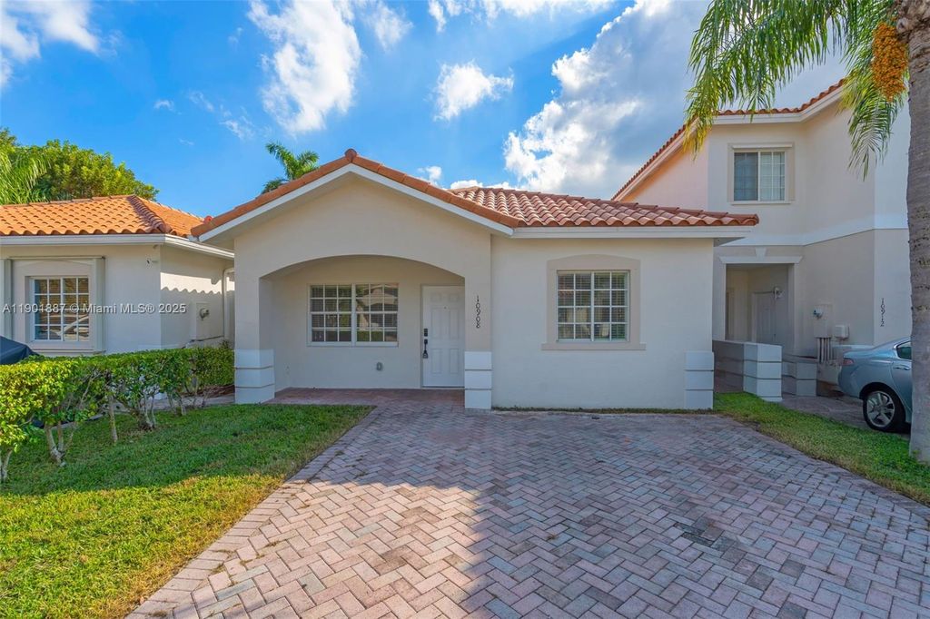 10908 SW 182nd Ln, Miami, FL 33157