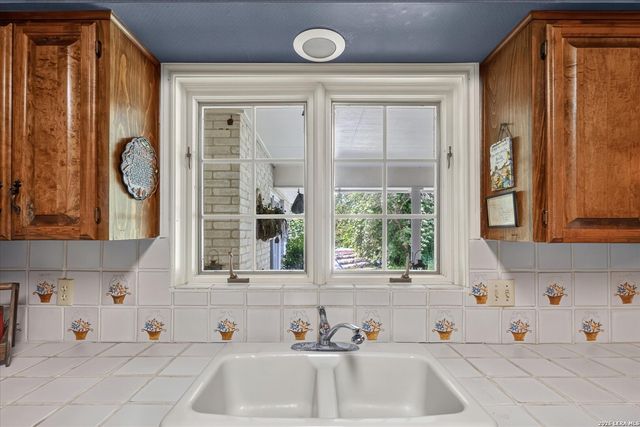 1706 Whitehaven, San Antonio, TX 78232