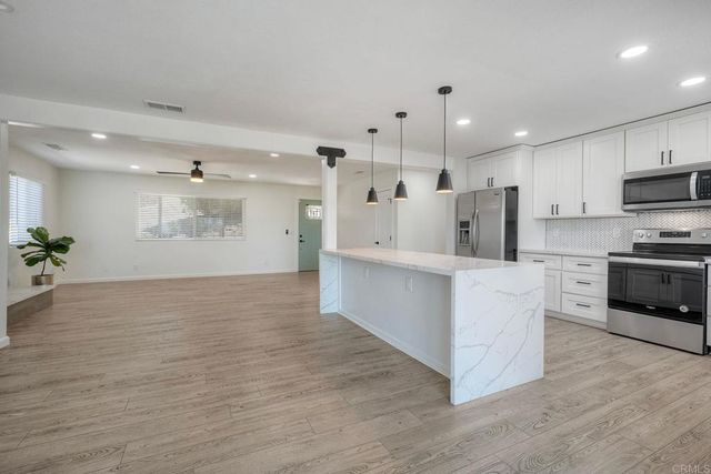 2449 Primrose Ave, Vista, CA 92083