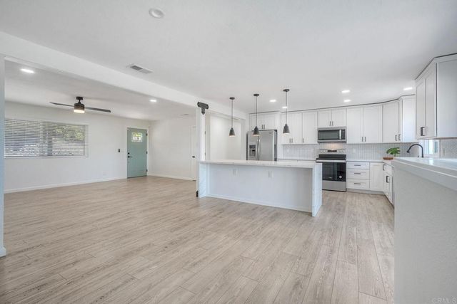 2449 Primrose Ave, Vista, CA 92083
