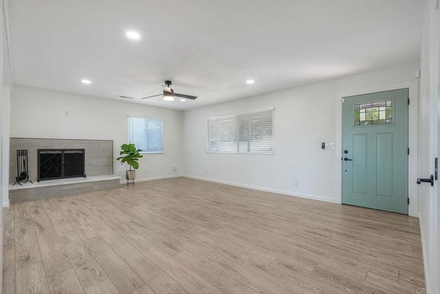 2449 Primrose Ave, Vista, CA 92083