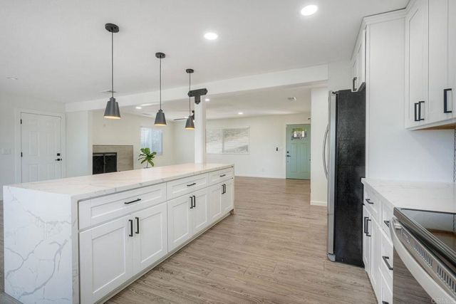 2449 Primrose Ave, Vista, CA 92083