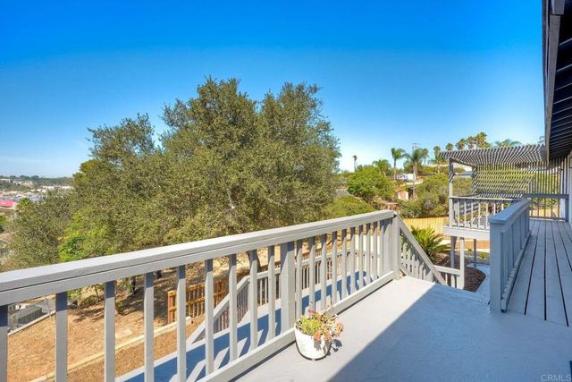 2449 Primrose Ave, Vista, CA 92083