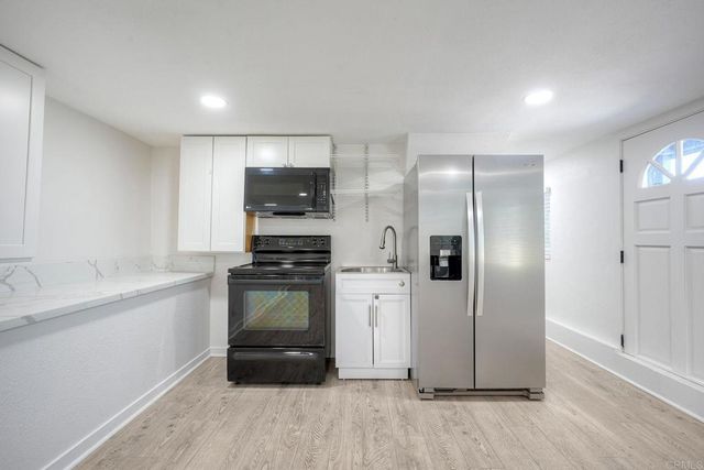 2449 Primrose Ave, Vista, CA 92083