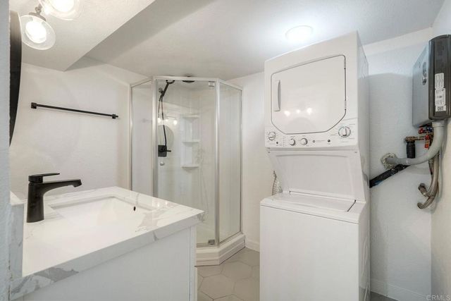 2449 Primrose Ave, Vista, CA 92083