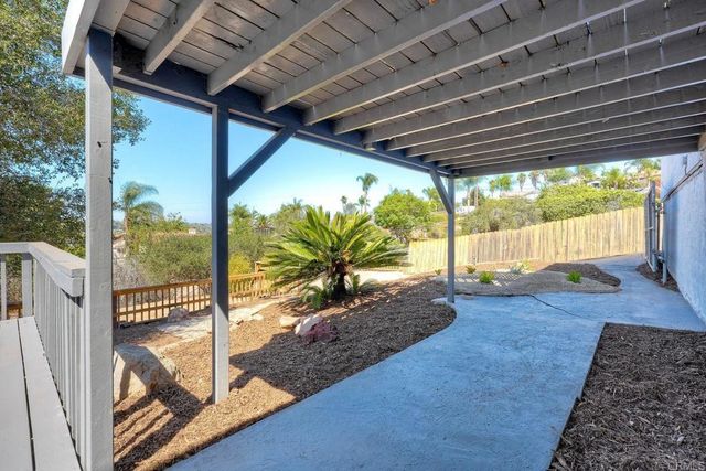 2449 Primrose Ave, Vista, CA 92083