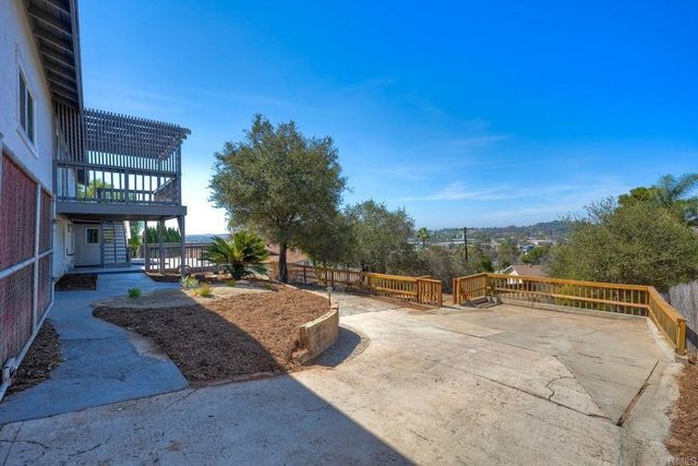2449 Primrose Ave, Vista, CA 92083