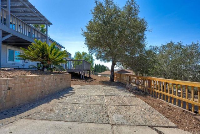 2449 Primrose Ave, Vista, CA 92083