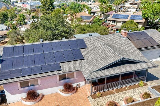 2449 Primrose Ave, Vista, CA 92083