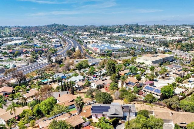2449 Primrose Ave, Vista, CA 92083
