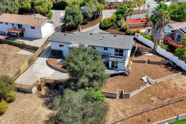2449 Primrose Ave, Vista, CA 92083