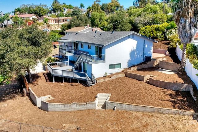2449 Primrose Ave, Vista, CA 92083
