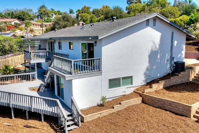 2449 Primrose Ave, Vista, CA 92083