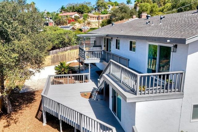 2449 Primrose Ave, Vista, CA 92083