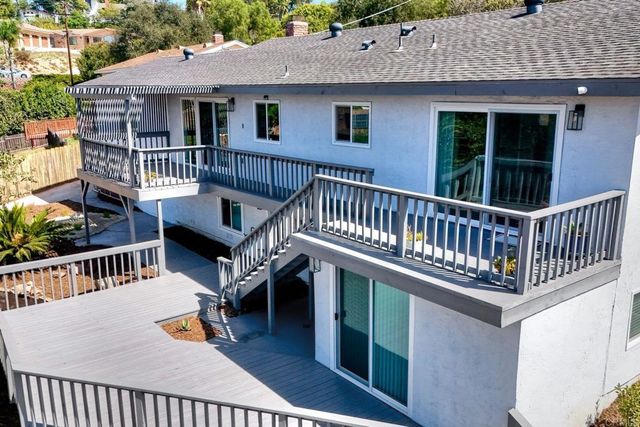 2449 Primrose Ave, Vista, CA 92083