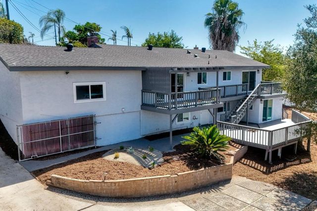 2449 Primrose Ave, Vista, CA 92083