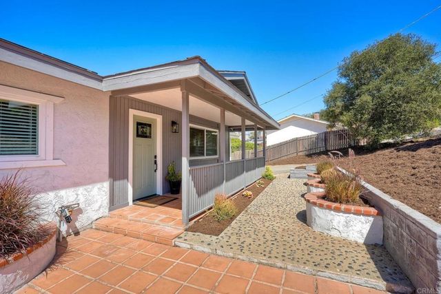 2449 Primrose Ave, Vista, CA 92083