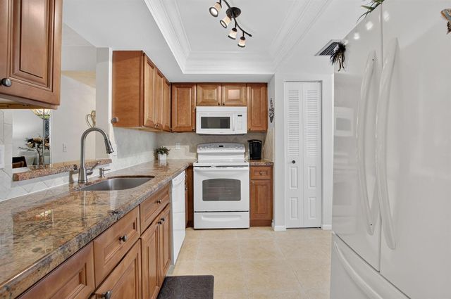 11 Willowbrook Lane 204, Delray Beach, FL 33446