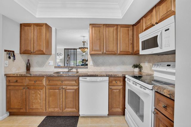11 Willowbrook Lane 204, Delray Beach, FL 33446