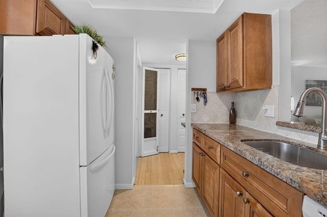 11 Willowbrook Lane 204, Delray Beach, FL 33446