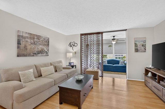 11 Willowbrook Lane 204, Delray Beach, FL 33446