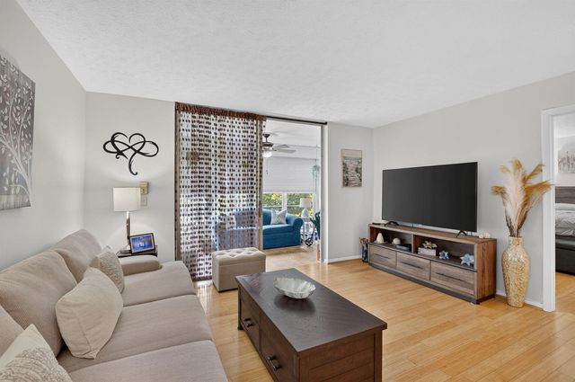 11 Willowbrook Lane 204, Delray Beach, FL 33446