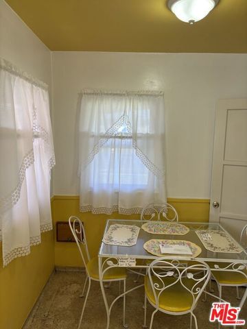 10210 S Manhattan Place, Los Angeles, CA 90047